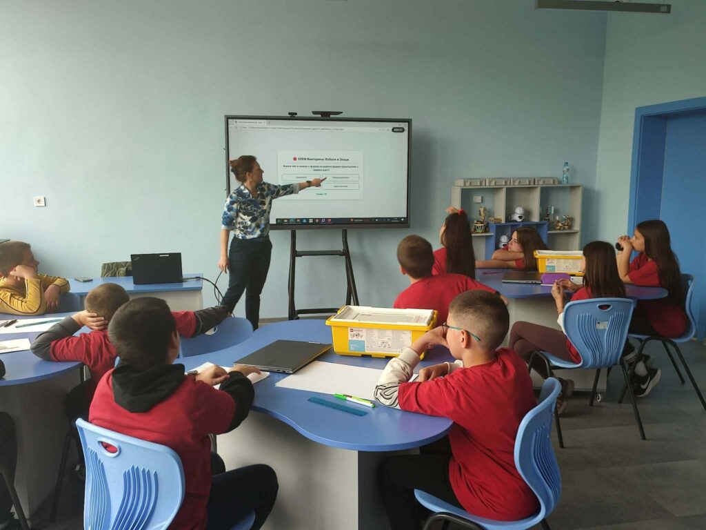 STEM урок: Геометрия за роботи.